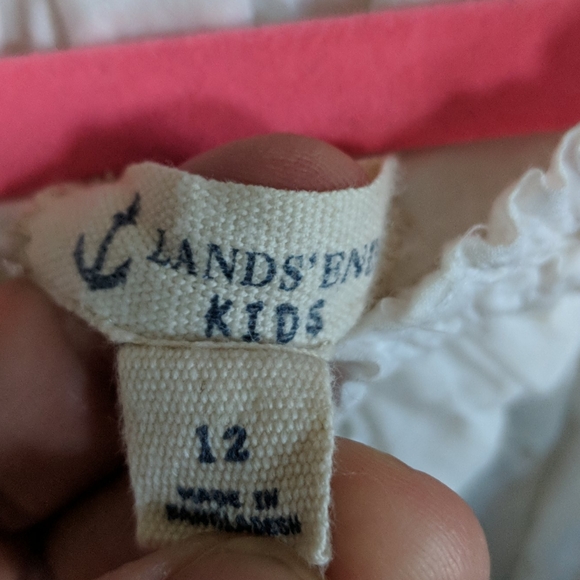 Sweet eyelet blouse - Picture 2 of 3